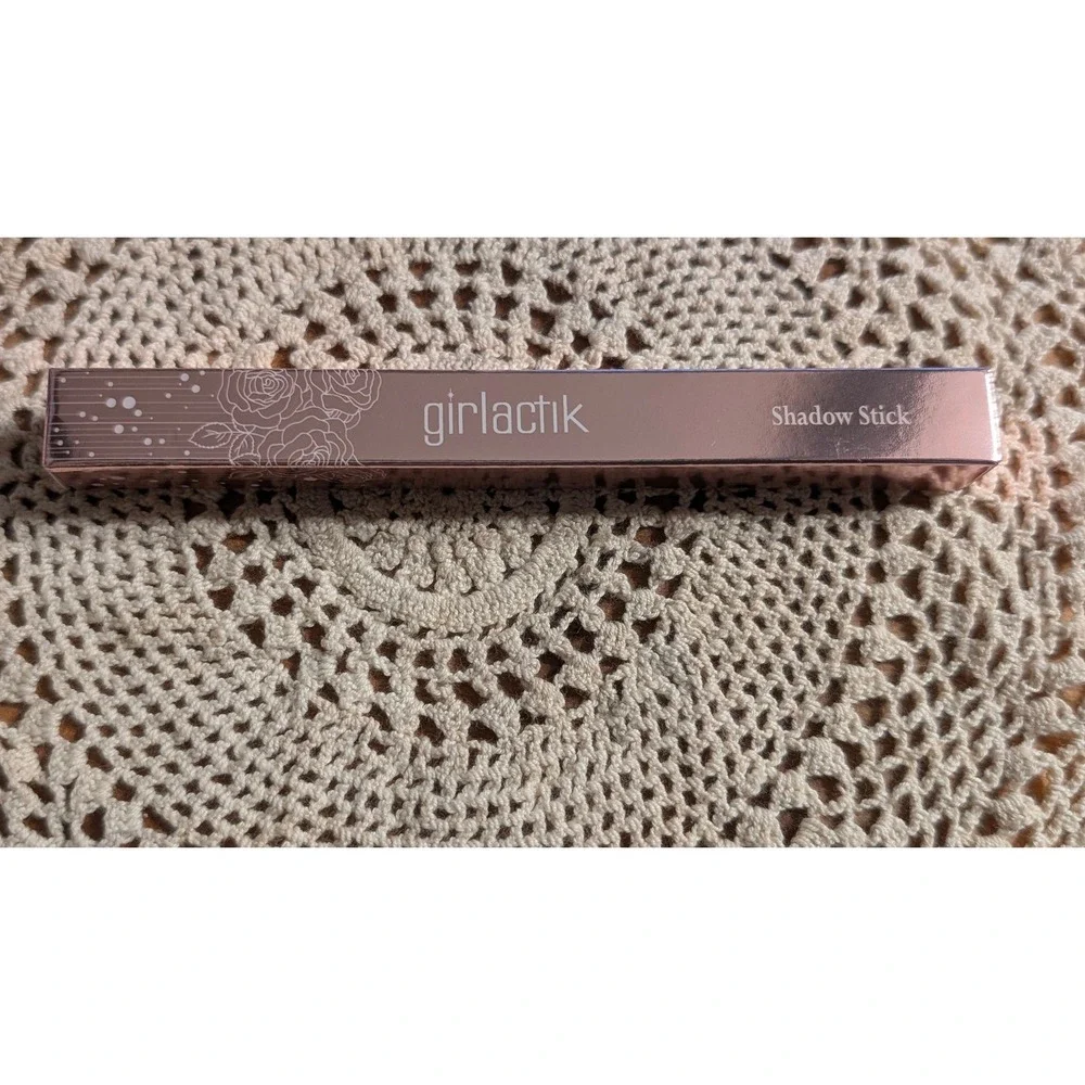 NIB Girlactik Shadow Stick Metallic Eyeshadow Crayon Golda Shimmer Champagne
